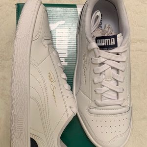 Casual sneakers for on the go!